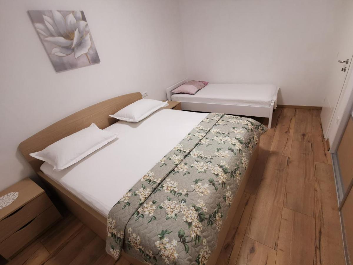 Apartman Marel Zrnovnica Exterior photo